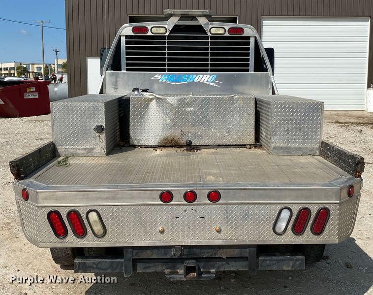 image for item HE9762 2006 GMC C5500  Crew Cab flatbed truck