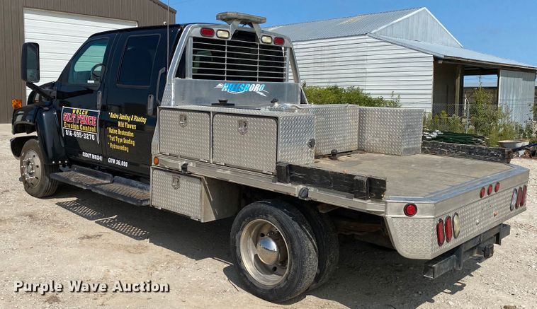 image for item HE9762 2006 GMC C5500  Crew Cab flatbed truck