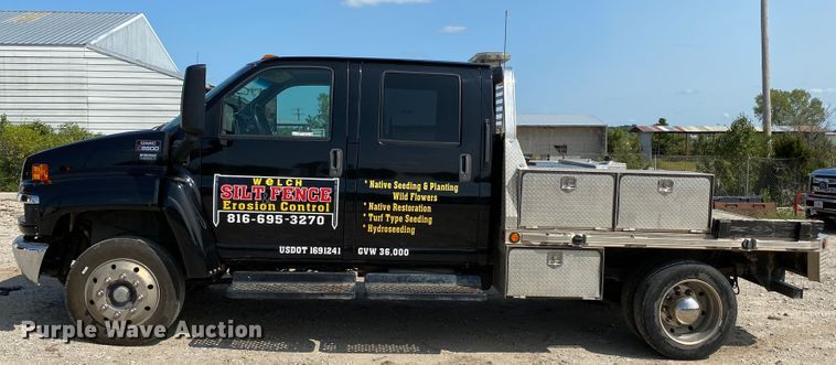 image for item HE9762 2006 GMC C5500  Crew Cab flatbed truck