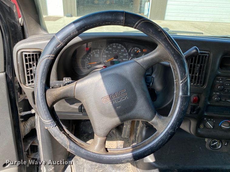 image for item HE9762 2006 GMC C5500  Crew Cab flatbed truck