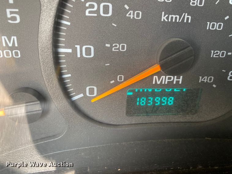 image for item HE9762 2006 GMC C5500  Crew Cab flatbed truck