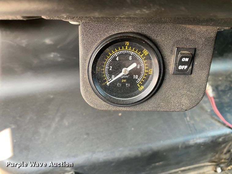 image for item HE9762 2006 GMC C5500  Crew Cab flatbed truck