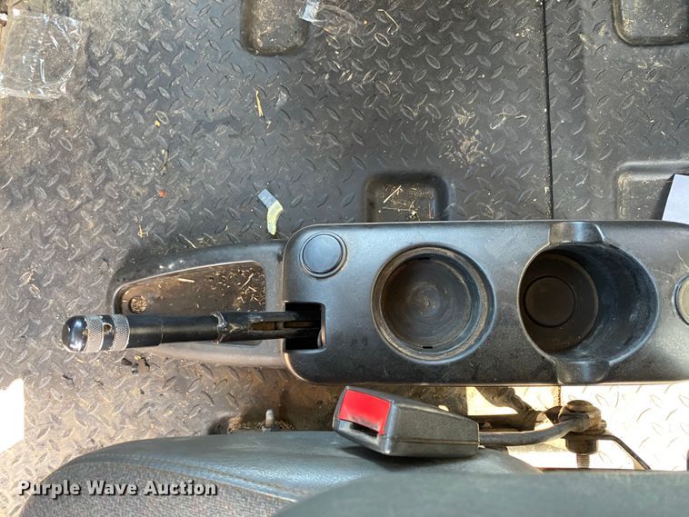 image for item HE9762 2006 GMC C5500  Crew Cab flatbed truck