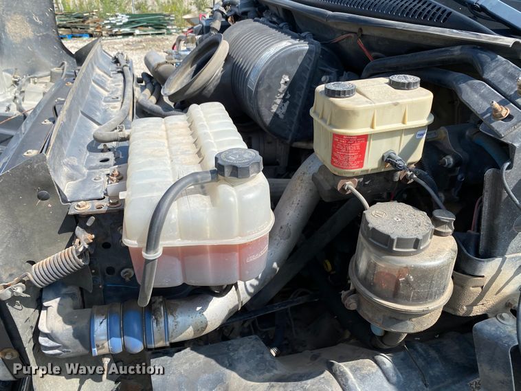 image for item HE9762 2006 GMC C5500  Crew Cab flatbed truck