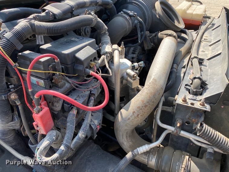 image for item HE9762 2006 GMC C5500  Crew Cab flatbed truck