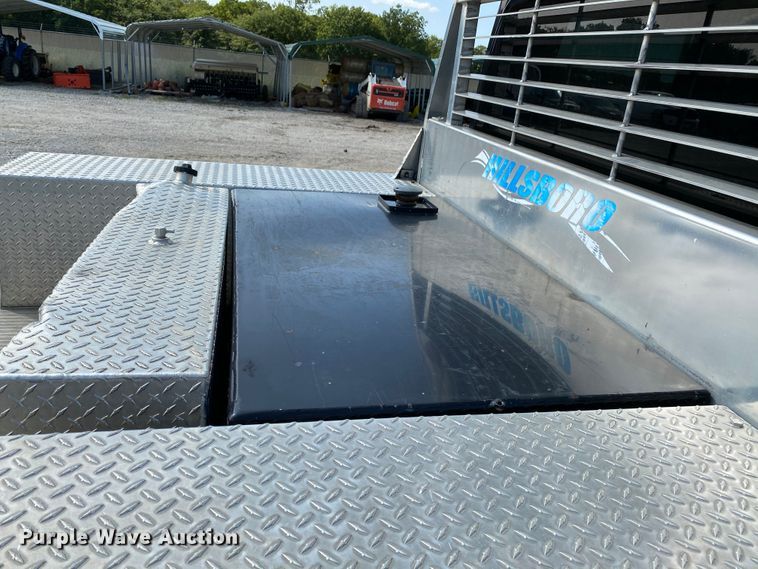 image for item HE9762 2006 GMC C5500  Crew Cab flatbed truck