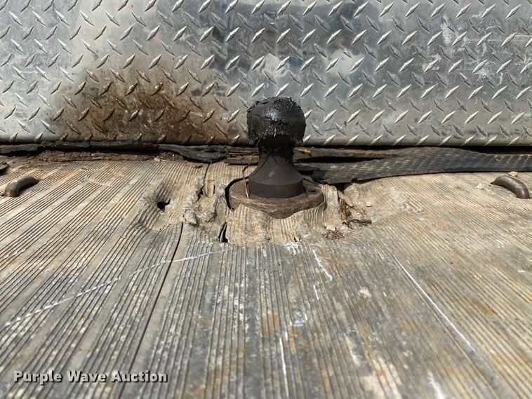 image for item HE9762 2006 GMC C5500  Crew Cab flatbed truck