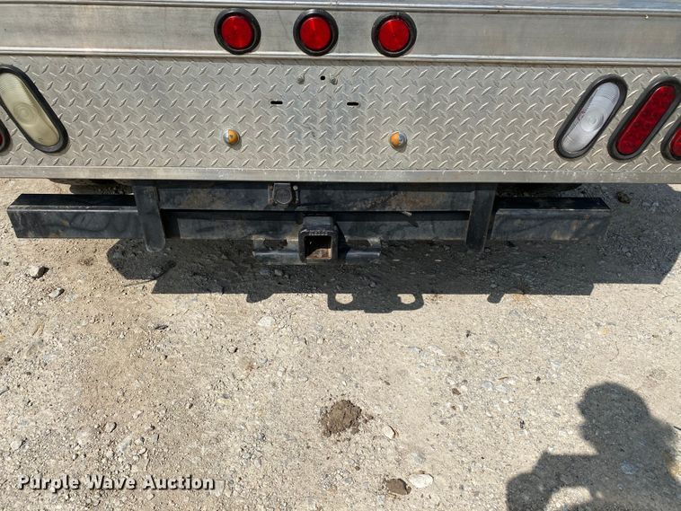 image for item HE9762 2006 GMC C5500  Crew Cab flatbed truck