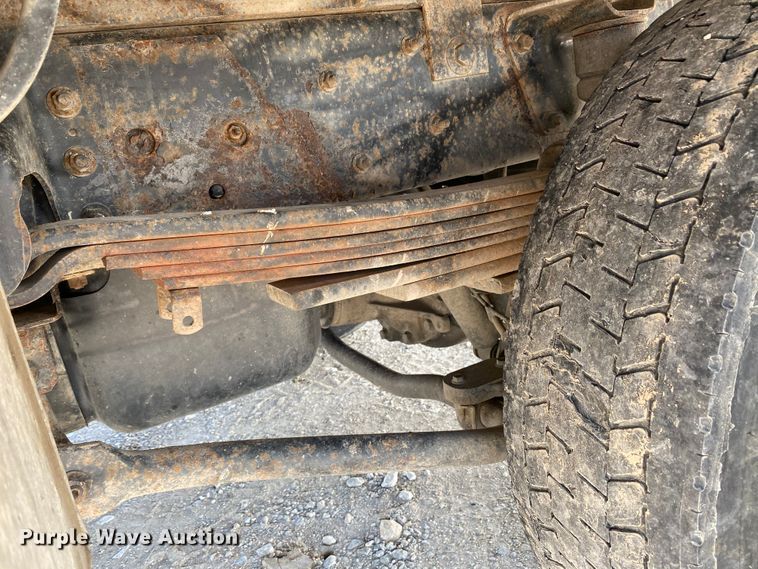 image for item HE9762 2006 GMC C5500  Crew Cab flatbed truck