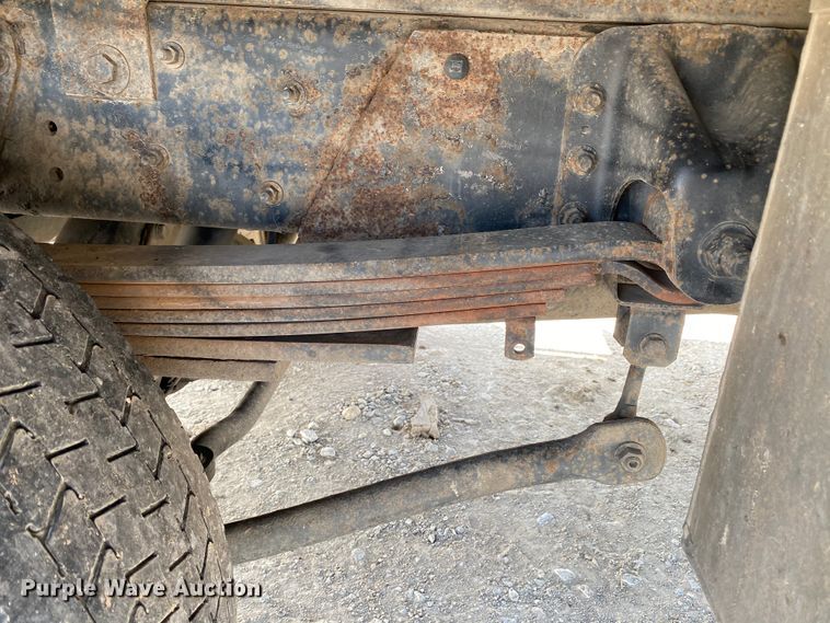 image for item HE9762 2006 GMC C5500  Crew Cab flatbed truck