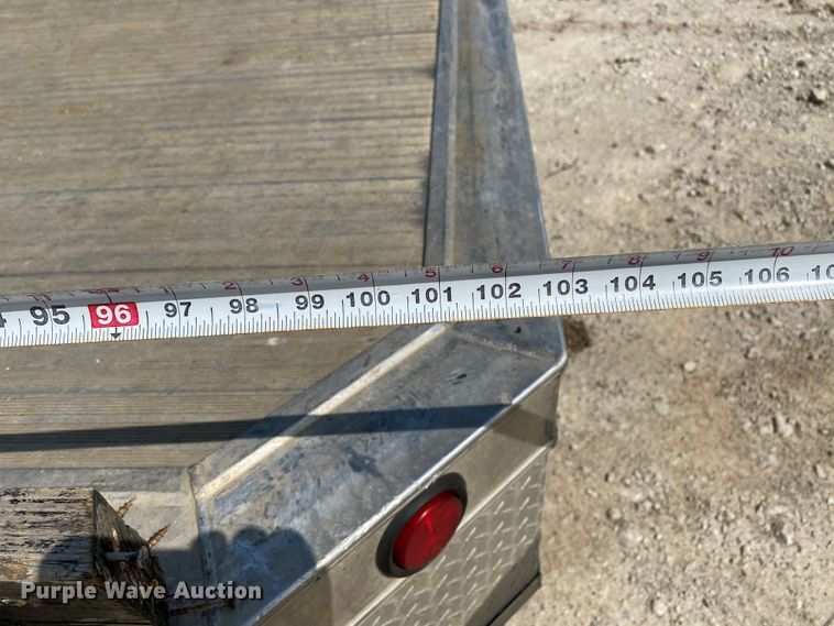 image for item HE9762 2006 GMC C5500  Crew Cab flatbed truck