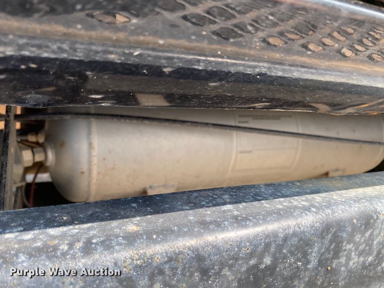 image for item HE9762 2006 GMC C5500  Crew Cab flatbed truck