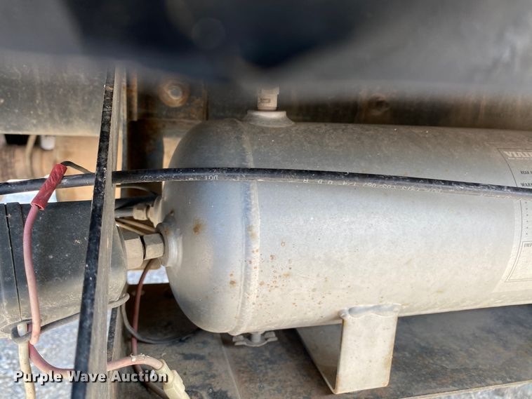 image for item HE9762 2006 GMC C5500  Crew Cab flatbed truck