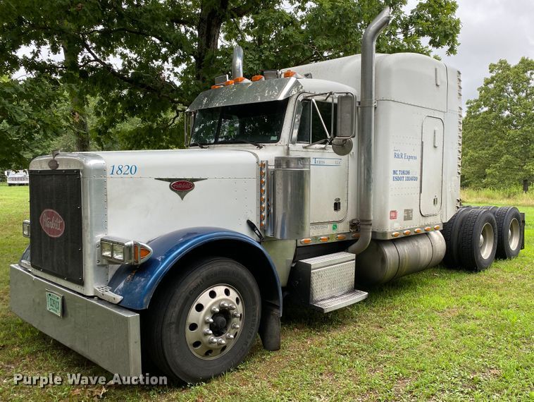 image for item HG9213 2002 Peterbilt 379  semi truck