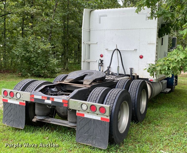 image for item HG9213 2002 Peterbilt 379  semi truck