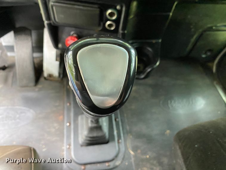 image for item HG9213 2002 Peterbilt 379  semi truck