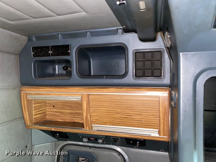 image for item HG9213 2002 Peterbilt 379  semi truck