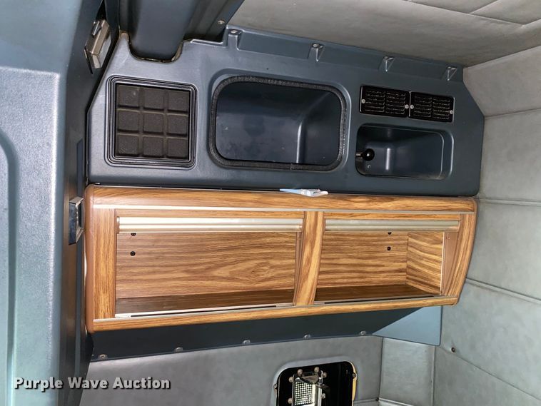 image for item HG9213 2002 Peterbilt 379  semi truck