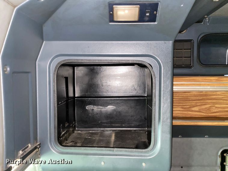 image for item HG9213 2002 Peterbilt 379  semi truck