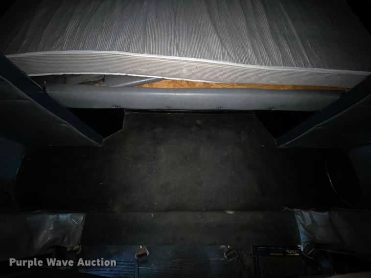 image for item HG9213 2002 Peterbilt 379  semi truck