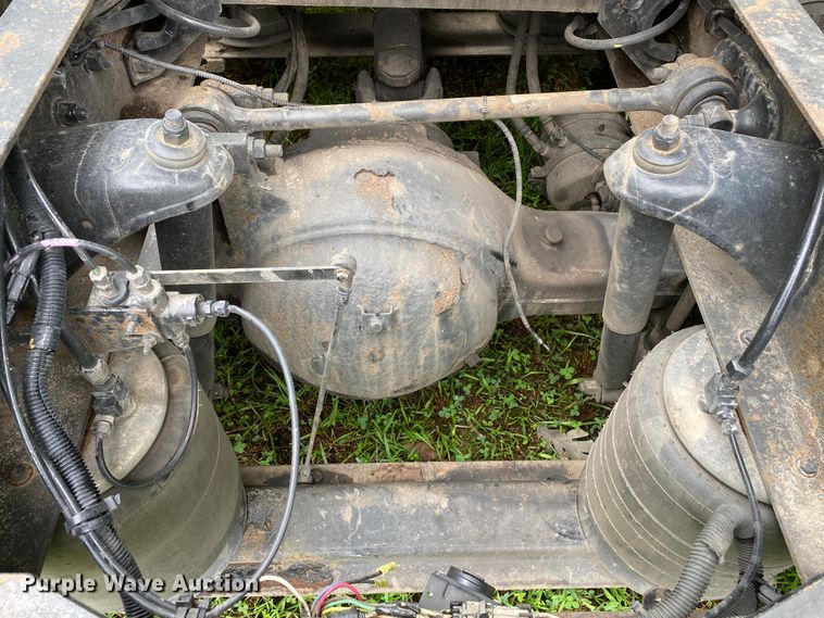 image for item HG9213 2002 Peterbilt 379  semi truck