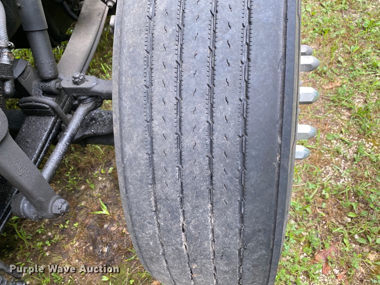 image for item HG9213 2002 Peterbilt 379  semi truck