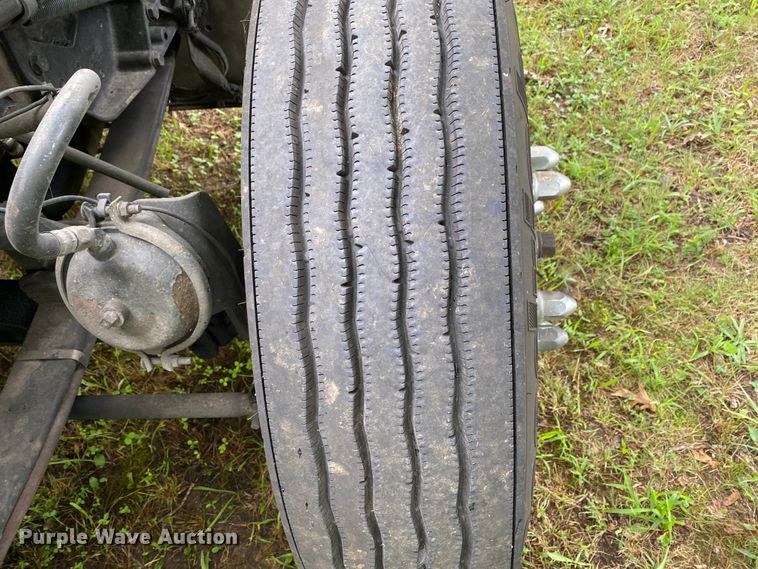 image for item HG9213 2002 Peterbilt 379  semi truck