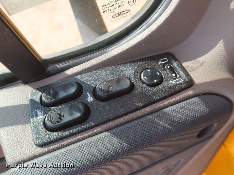 image for item HJ9350 2016 Freightliner Cascadia 125  semi truck