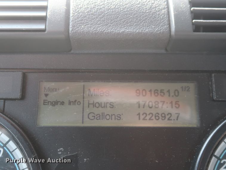 image for item HJ9350 2016 Freightliner Cascadia 125  semi truck