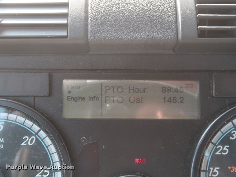 image for item HJ9350 2016 Freightliner Cascadia 125  semi truck