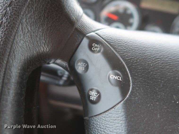 image for item HJ9350 2016 Freightliner Cascadia 125  semi truck