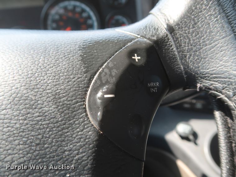 image for item HJ9350 2016 Freightliner Cascadia 125  semi truck