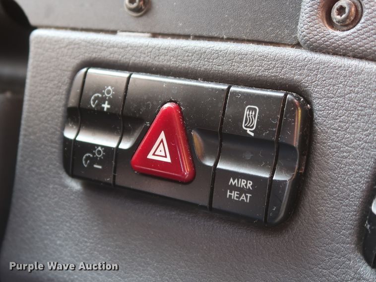 image for item HJ9350 2016 Freightliner Cascadia 125  semi truck