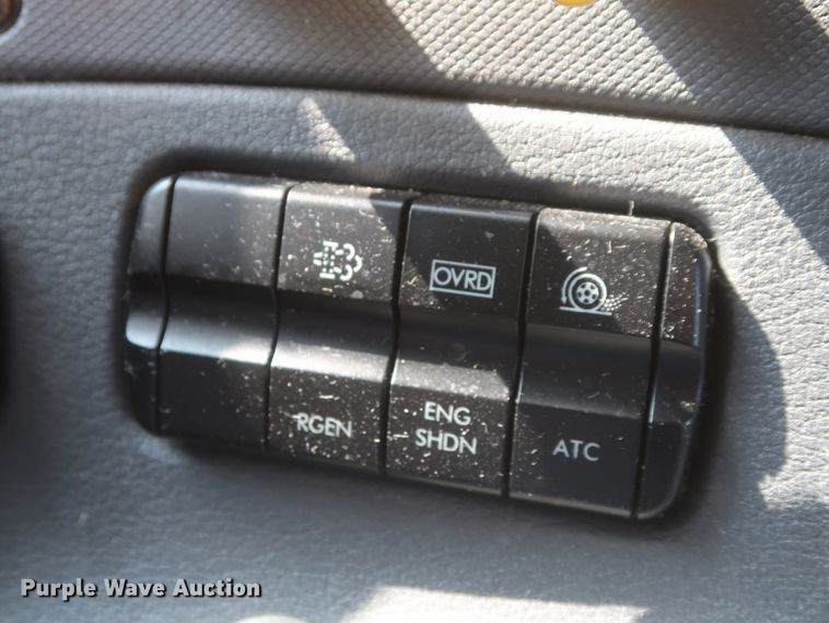 image for item HJ9350 2016 Freightliner Cascadia 125  semi truck