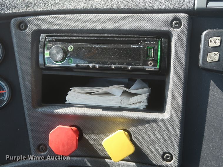 image for item HJ9350 2016 Freightliner Cascadia 125  semi truck