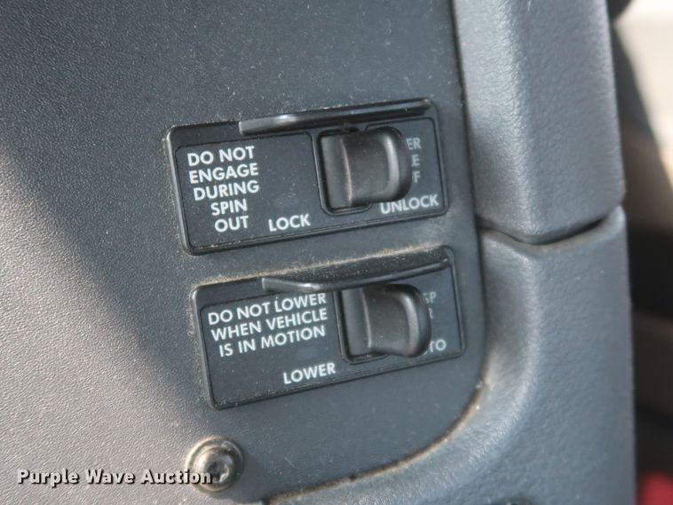 image for item HJ9350 2016 Freightliner Cascadia 125  semi truck