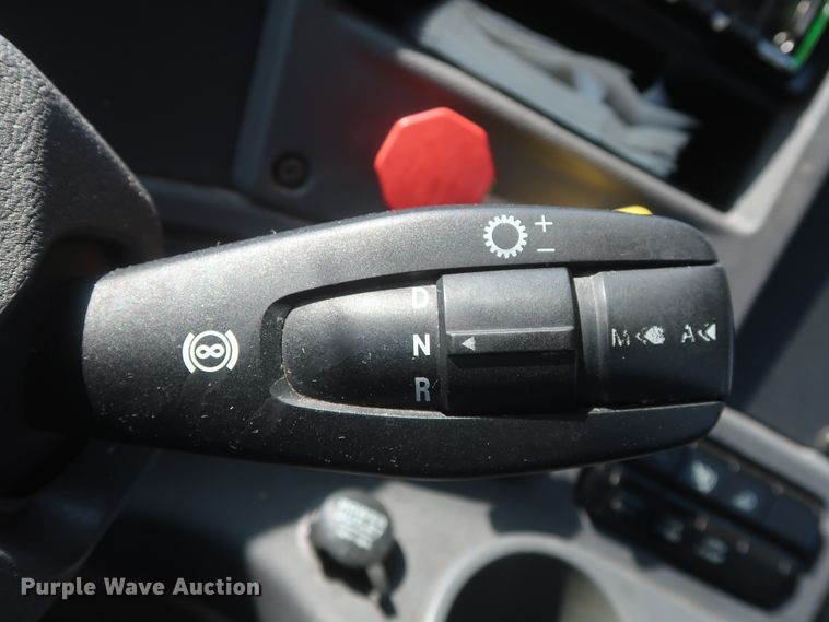 image for item HJ9350 2016 Freightliner Cascadia 125  semi truck