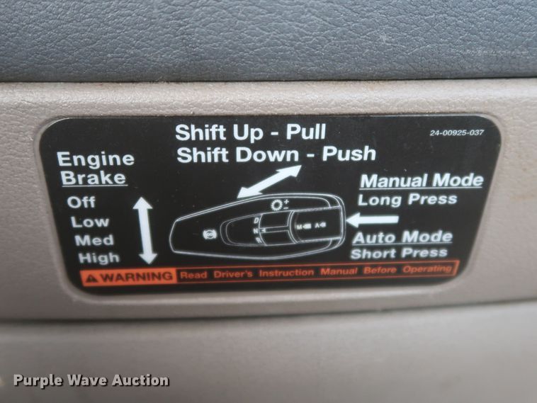 image for item HJ9350 2016 Freightliner Cascadia 125  semi truck