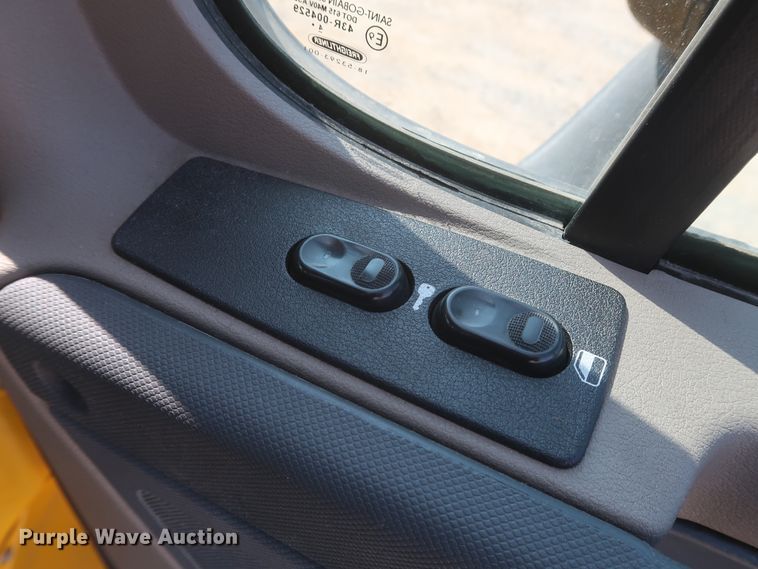 image for item HJ9350 2016 Freightliner Cascadia 125  semi truck