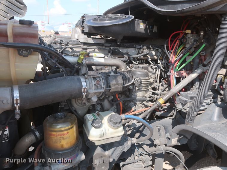 image for item HJ9350 2016 Freightliner Cascadia 125  semi truck