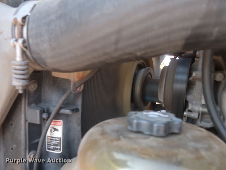 image for item HJ9350 2016 Freightliner Cascadia 125  semi truck