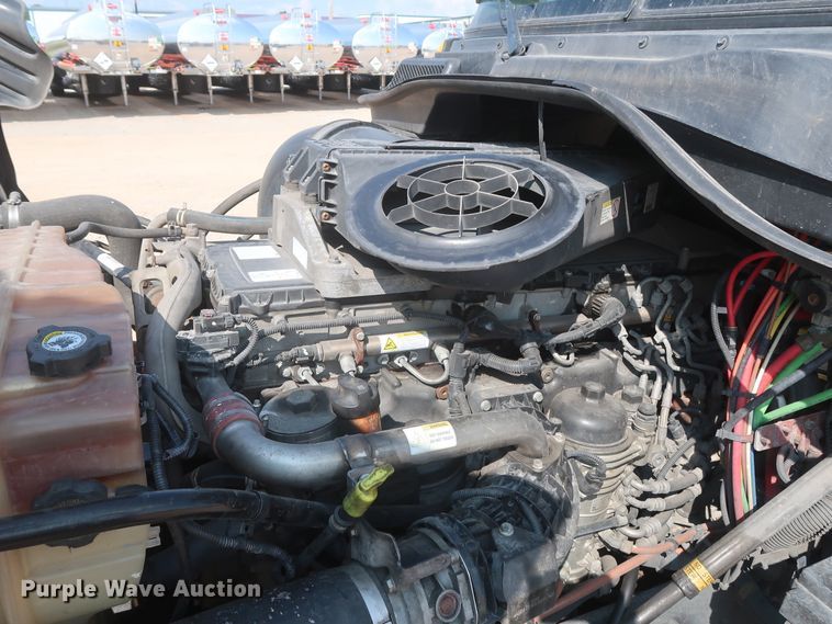 image for item HJ9350 2016 Freightliner Cascadia 125  semi truck