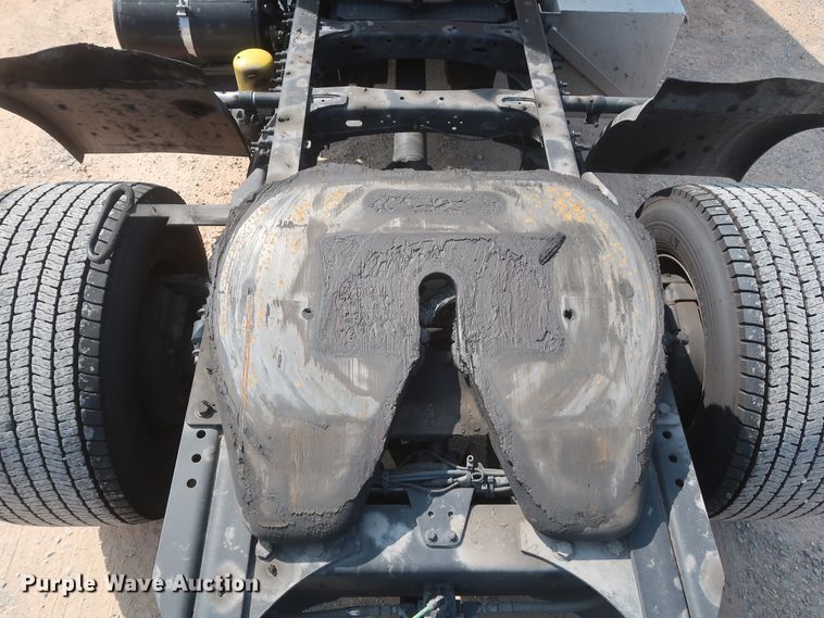 image for item HJ9350 2016 Freightliner Cascadia 125  semi truck