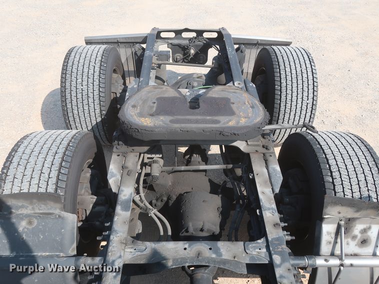 image for item HJ9350 2016 Freightliner Cascadia 125  semi truck