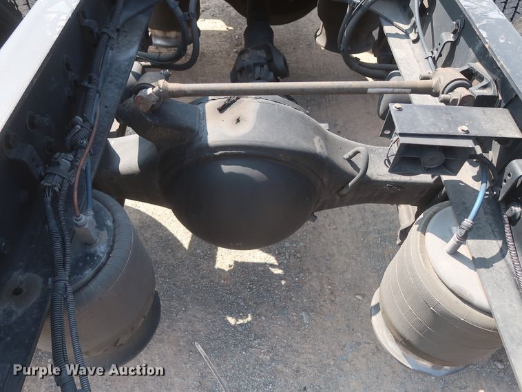 image for item HJ9350 2016 Freightliner Cascadia 125  semi truck