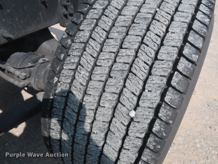 image for item HJ9350 2016 Freightliner Cascadia 125  semi truck