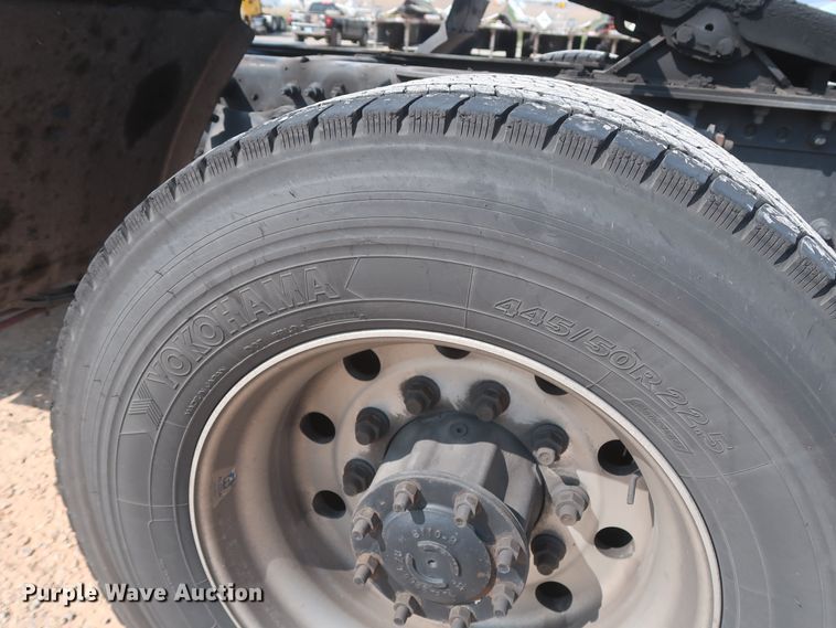 image for item HJ9350 2016 Freightliner Cascadia 125  semi truck