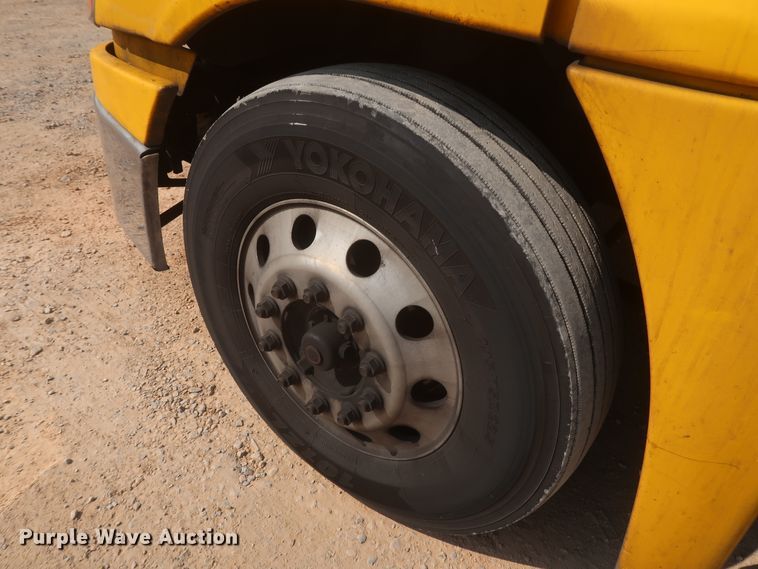 image for item HJ9350 2016 Freightliner Cascadia 125  semi truck