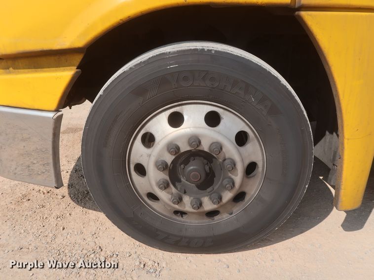 image for item HJ9350 2016 Freightliner Cascadia 125  semi truck