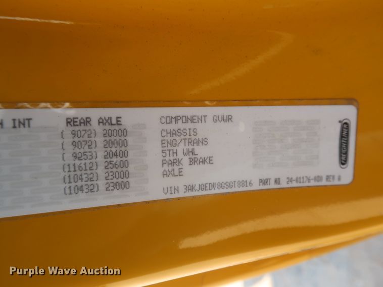 image for item HJ9350 2016 Freightliner Cascadia 125  semi truck